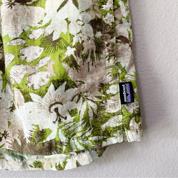 Patagonia Barely Baggies 2 1/2" Shorts Green Tropical Printed Frond Botanical M - Picture 3 of 9
